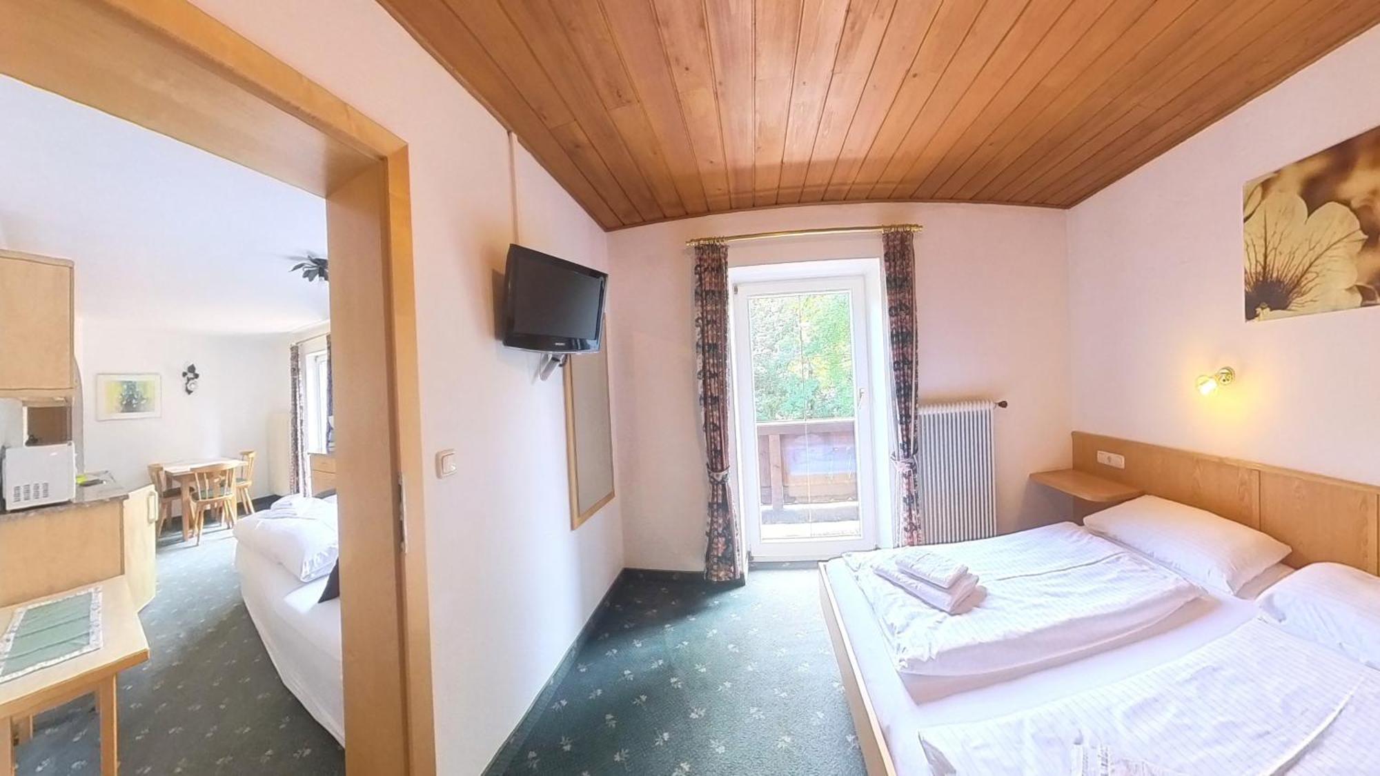Das Christine Appartement Brixen im Thale Esterno foto